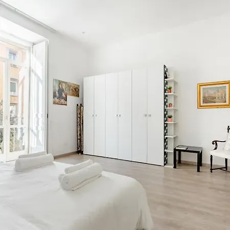 Modern 1br Near National Museum - Sleeps 3 Nápoles
